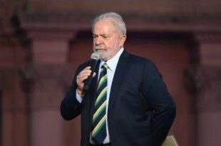 Lula critica Bolsonaro por falta de correção do IR; defasagem cresceu 23% com PT
