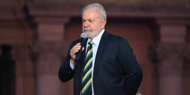 Lula critica Bolsonaro por falta de correção do IR; defasagem cresceu 23% com PT
