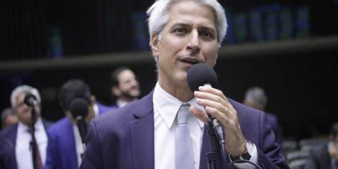 Molon pede 'bom senso' após PT do Rio propor retirada de apoio a Freixo