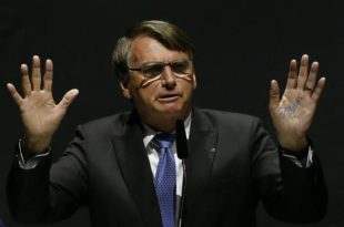 PF diz haver indícios de que Bolsonaro cometeu crime ao associar Aids a vacina contra Covid