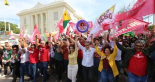 Federação Brasil Esperança inicia o sábado com abraço ao Palácio