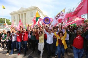 Federação Brasil Esperança inicia o sábado com abraço ao Palácio