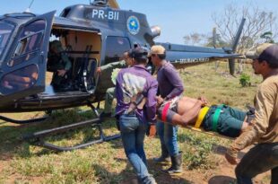 Homem sofre ferimentos graves na coluna ao realizar derrubada e é socorrido por helicóptero do estado