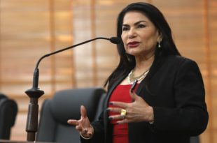 "Tranqueiras são todos os que recebem dinheiro público e não mostram trabalho em benefício da população", diz Antonia Sales