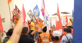 “Bandeiraço" de Petecão ocupa 1 km de avenida no centro da capital, o maior já realizado até agora
