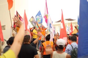 “Bandeiraço" de Petecão ocupa 1 km de avenida no centro da capital, o maior já realizado até agora