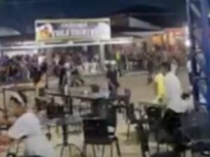Tiros, facadas e brigas generalizadas foram o saldo da violência no parque de exposições durante a Expoacre 2 Tiros, facadas e brigas generalizadas foram o saldo da violência no parque de exposições durante a Expoacre