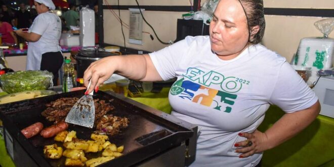 Comidas típicas e artesanatos movimentam a economia na Expoacre