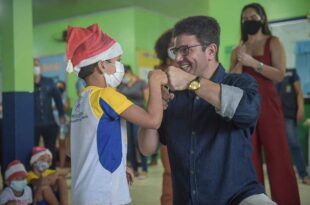 Gladson, o candidato que atrai abraços, risos e multidões
