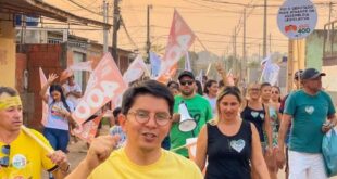 Acompanhado de apoiadores, candidato a senador Dr. Jenilson Leite visita bairros na Baixada da Sobral
