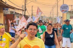 Acompanhado de apoiadores, candidato a senador Dr. Jenilson Leite visita bairros na Baixada da Sobral