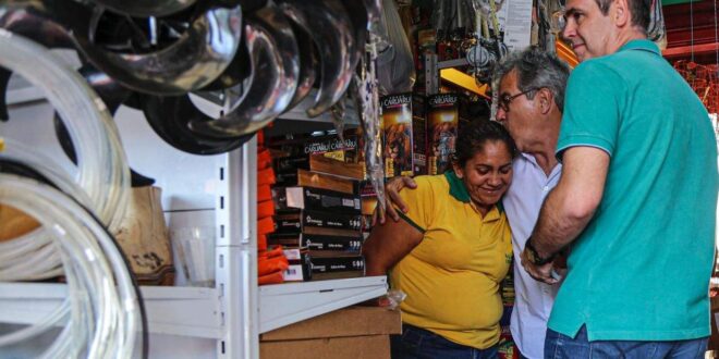 Jorge e Marcus fazem homenagem ao Chefe no centro de Rio Branco