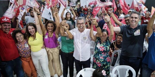 Jorge, Marcus e Nazaré inauguram comitê em Feijó
