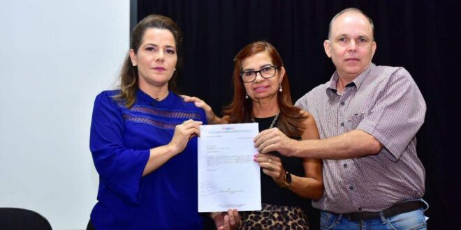Valorização de professores, servidores da educação e melhorias salariais para os servidores públicos são compromissos assumidos por Mara durante encontro