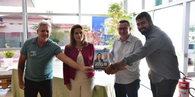 Mara entrega Plano de Governo a servidores da Amac, fala em desenvolvimento do Acre e promete parcerias com as prefeituras