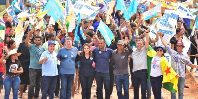 Em Sena Madureira, Mara toma café no mercado, faz caminhada nos bairros da Pista e Vitória e reafirma saúde de qualidade para o interior
