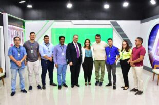 Na Rede TV, Mara diz que vai gerar emprego no Acre, garantir três refeições aos estudantes e valorizar professores