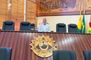 Deputado Neném Almeida se revolta com a falta de quórum e grava vídeo no plenário vazio