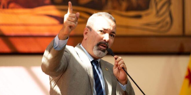 Deputado Neném Almeida faz indicação para melhoria do trânsito na rotatória do Lago do Amor