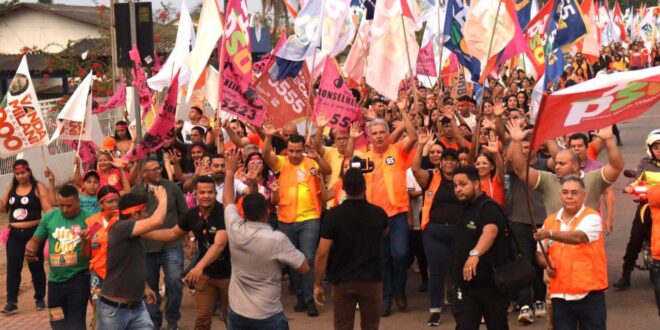 "Bandeiraços" de Petecão ganham as ruas da capital: "Quero ver os adversários aguentarem nosso ritmo"