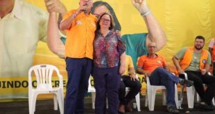 Em comício virtual, Petecão e Vanda cutucam adversários: "Nunca viram o carro preto na nossa porta"