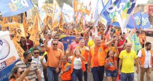 Ao lado de Bocalom, Petecão "incendeia" o Centro, confronta militância de Gladson e dispara: "Rio Branco já nos abraçou"