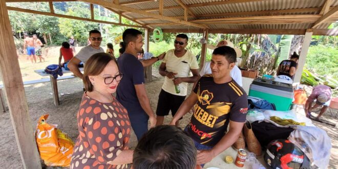 Com itinerário no Juruá, Vanda Milani visita mercados e comunidades em Cruzeiro do Sul