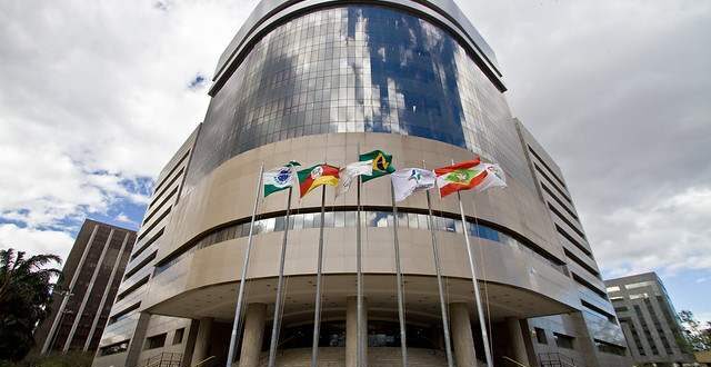 TRF4 decide-INSS não pode cancelar benefícios pagos há mais de 10 anos