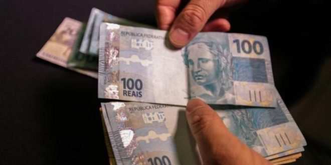 INSS confirma pagamento do 13º em cota única; confira as datas