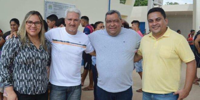 Vereador denuncia que servidores da prefeitura fazem campanha para esposa do prefeito de Sena Madureira em horário de expediente