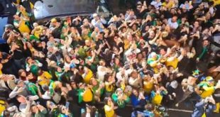 Apoiadores de Bolsonaro recebem presidente aos gritos em Londres