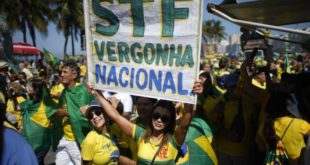 Bolsonaristas na Esplanada gritam contra Lula e ofendem a imprensa