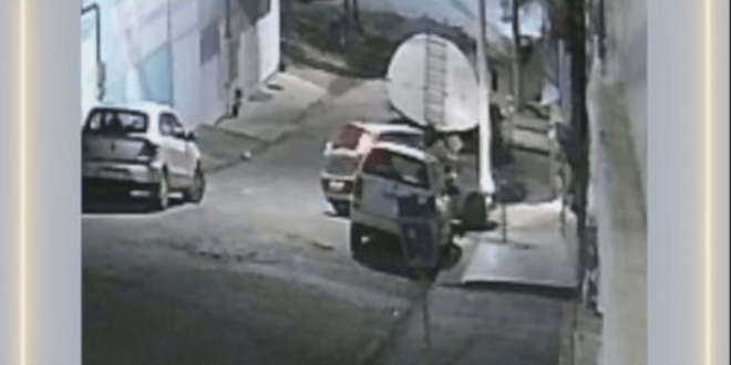 Carro roubado com cadeirinha de bebê é devolvido pelos ladrões com pedido de perdão e tanque cheio