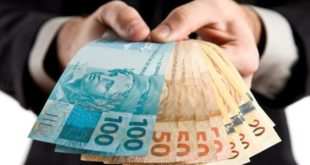 Servidores públicos recebem salário antecipado neste sábado 24