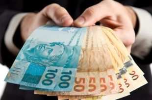 Servidores públicos recebem salário antecipado neste sábado 24