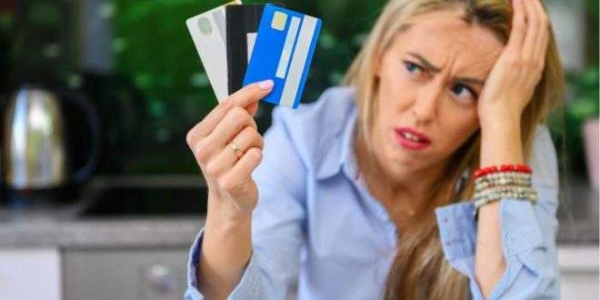 Dívidas no cartão de crédito crescem ao maior valor em 8 anos com inflação