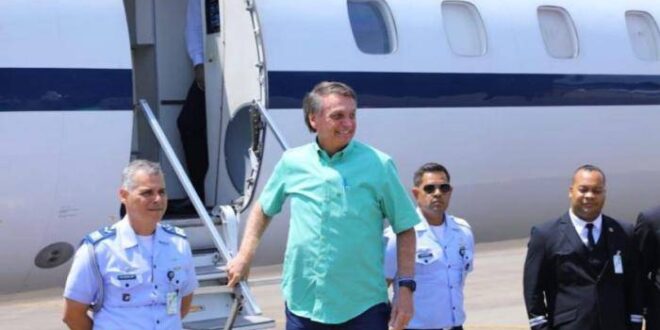 Avião com presidente Jair Bolsonaro arremete em Belo Horizonte