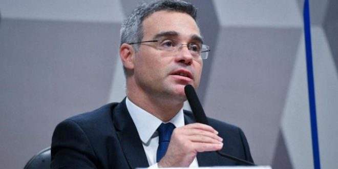 Mendonça diverge da maioria e vota para restabelecer piso para enfermagem