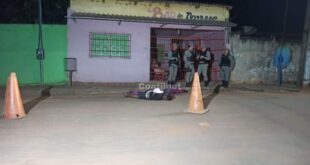 Adolescente é morto com dois tiros após assaltar grupo e tentar atirar contra policial em Rio Branco