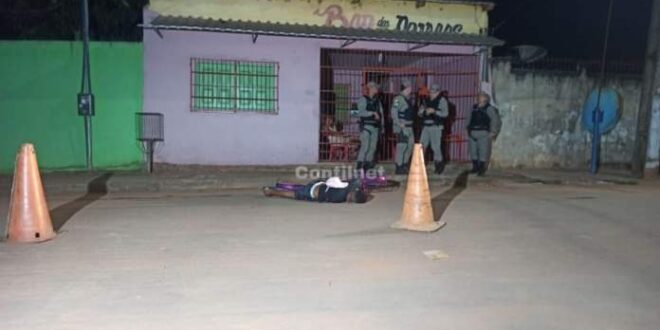 Adolescente é morto com dois tiros após assaltar grupo e tentar atirar contra policial em Rio Branco