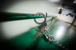 Lista fatal: mulher é presa com tabela de preços para matar autoridades