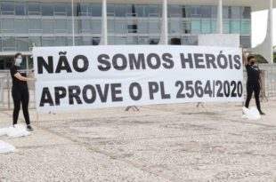 Representantes de enfermeiros falam em greve após suspensão de piso salarial