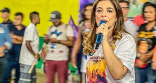 Ato em apoio à candidatura de Nazaré Araújo lota quadra da Baixada