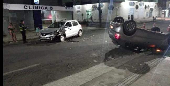 Mulher fica ferida após capotar veículo em Rio Branco