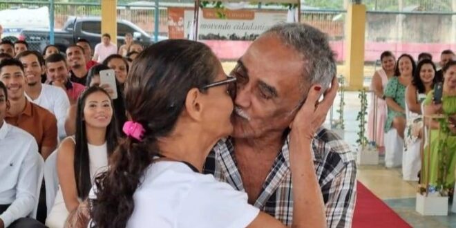 Avô de 60 netos realiza em Projeto Cidadão o sonho de casar