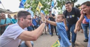 “Governador, você será lembrado para sempre por nós”, diz morador a Gladson durante bandeiraço em Xapuri