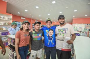 Gladson e Mailza inauguram comitê em Vila Campinas
