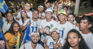 “Seguimos unidos com propósito de melhorar a vida das pessoas”, diz Gladson em bandeiraço no Lago do Amor