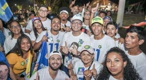 “Seguimos unidos com propósito de melhorar a vida das pessoas”, diz Gladson em bandeiraço no Lago do Amor