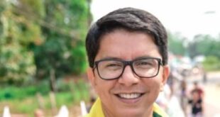 Jenilson casa votos com os candidatos ao governo e políticos de vários partidos